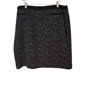 Margaret M knee length skirt, black/white pull on. 1X.